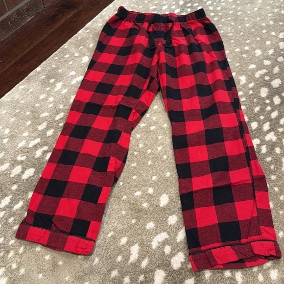 Old Navy Women’s Red and Black Check Pajama Set. Size XS - Picture 6 of 9